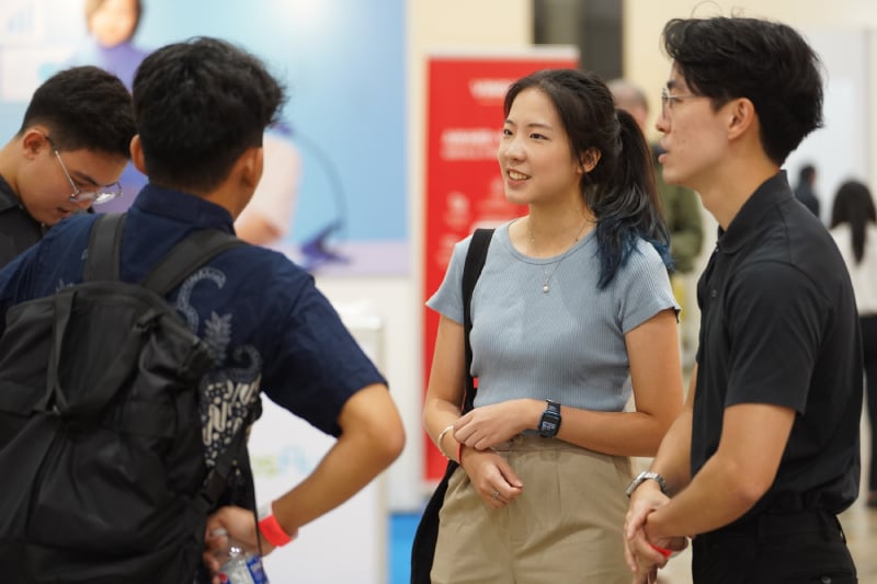 Echelon show floor with sponsor and exhibitor activity